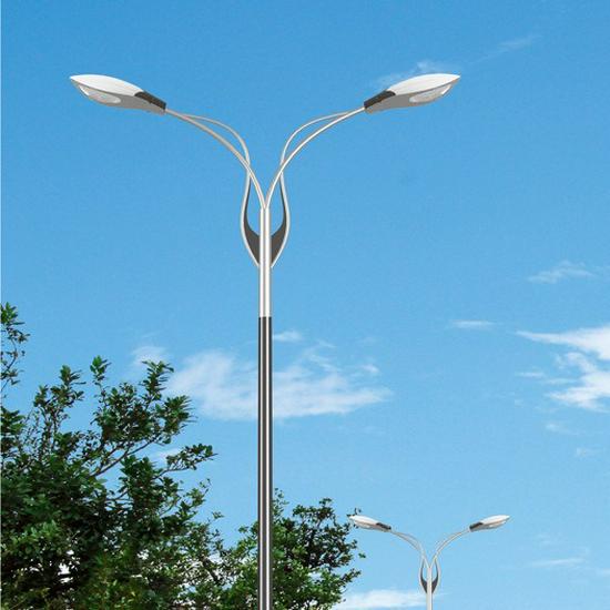 Светодиодный уличный светильник с двумя кронштейнами для городских и сельских дорог