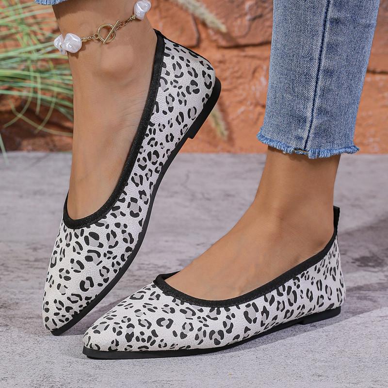 Spring and Autumn Footwear Plus Size Round Head Shallow Shoes Women's Shoes Leopard Print Flat-bottomed Pointed Comfortable and Casual.