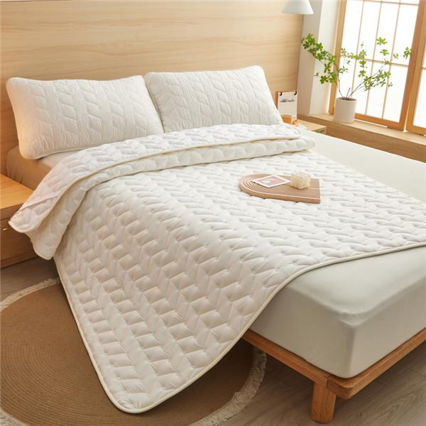 Waterproof  Mattress Pad Antibacterial and Mite-proof Bed Mat Non-Slip Mattress Cover Waterproof Thicken Quilted Bedspreads(No Pillowcases )