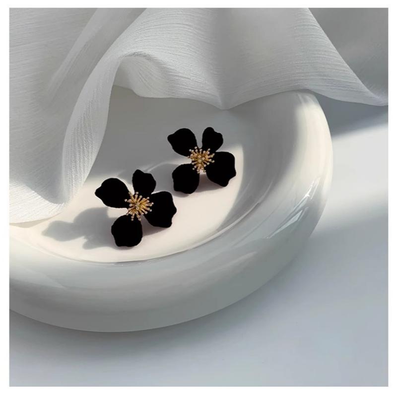 Retro Red Earrings for Women, Niche Design, High-end Small Fragrance Style Earrings, Flower Earrings