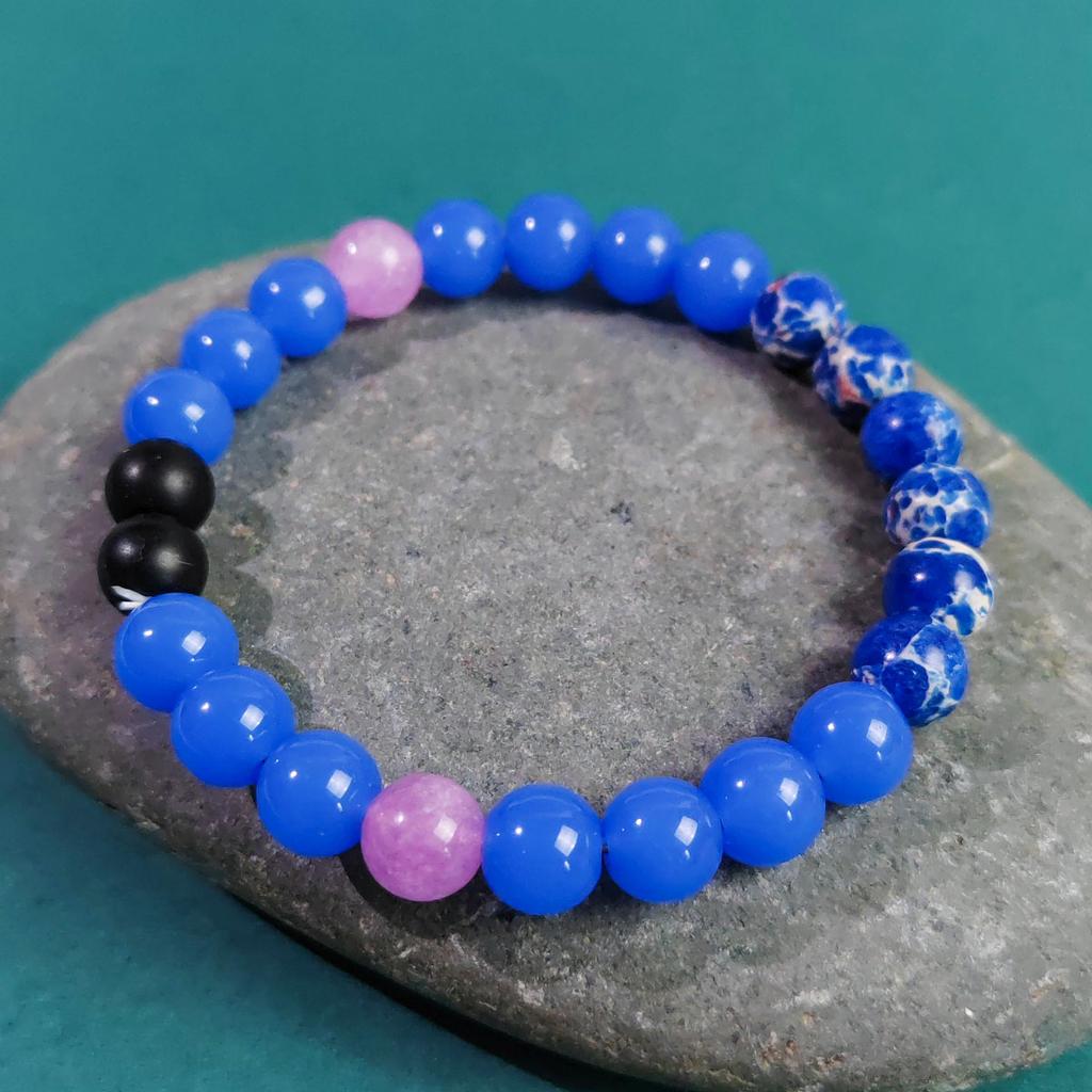 This 8mm aquamarine and blue crystal natural stone hand-woven bracelet is suitable for both men and women and perfect gift for relatives and friends.