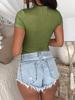 Женская футболка с короткими рукавами приталенного силуэта однотонного цвета в стиле Y2K на весну/лето 2025