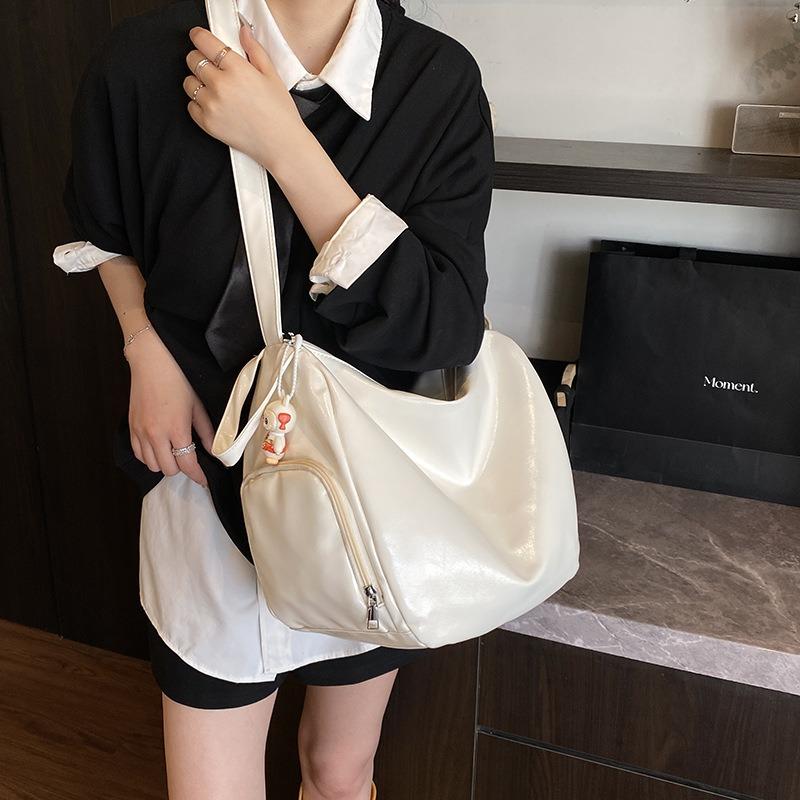 Женская сумка-тоут большой вместимости, новая нишевая сумка-мессенджер через плечо, сумка для通勤, повседневный многофункциональный рюкзак