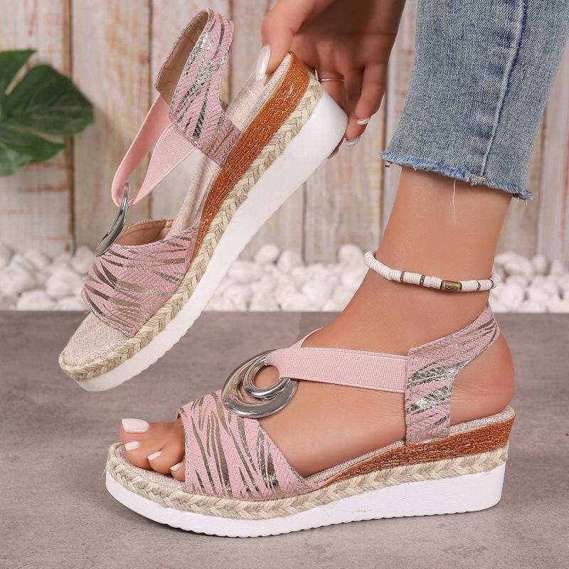 Новые летние римские женские сандалии, большие женские сандалии с металлической пряжкой в форме рыбьего рта и декоративным покатым каблуком