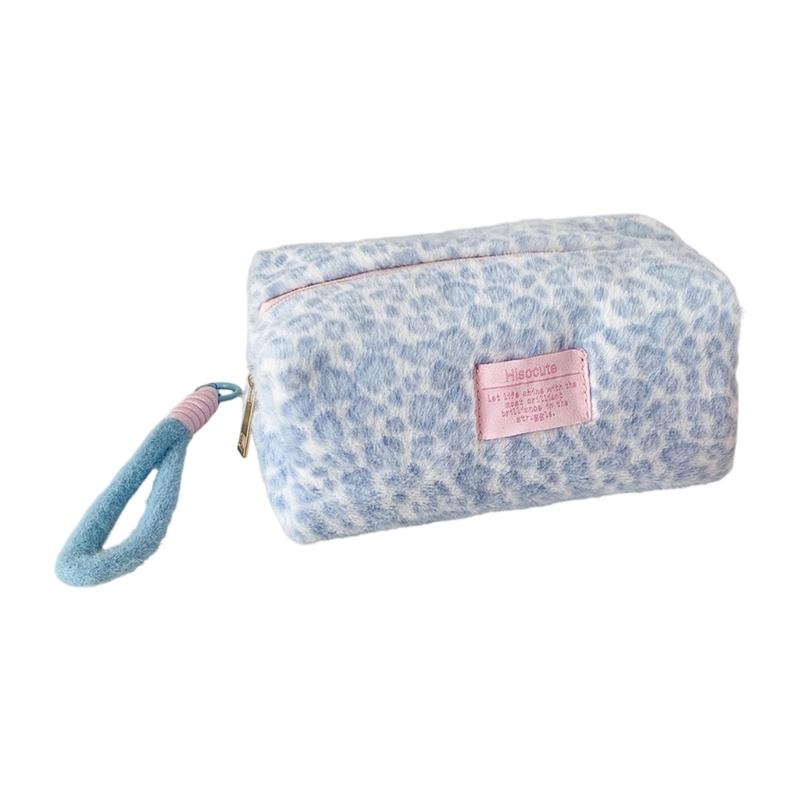 Soft Faux Hair Handheld Makeup Storage Pouch Large Capacity Leopard Pattern Cosmetic Case For Gym Skincare Products