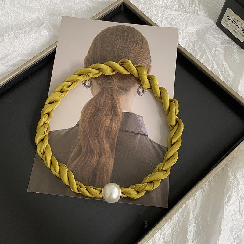 Pearl Necklace Twist Silk Scarf High-end Neck Protection Scarf with Shirt Magnetic Silk Scarf Simple Scarf Collarbone Chain