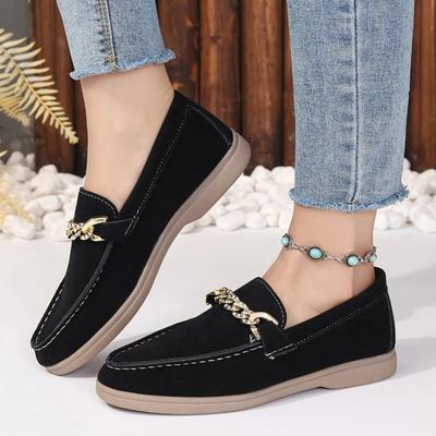 Мода 2024 года. Модная женская обувь. Лоферы. Женские туфли на плоской подошве. Высококачественные металлические украшения. Офис и карьера. Новые туфли без застежек на плоской подошве на низком каблуке.