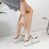 Сандалии Летние кроссовки Женские тенденции 2024 удобные кроссовки на полой танкетке Женские повседневные туфли для женщин Ретро сандалии женские