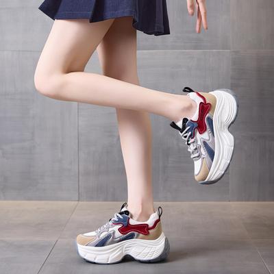 Женские кроссовки на высокой подошве, увеличивающие рост, 2025 новая осенняя кожаная дышащая сетка, маленькие белые кроссовки, маленькие повседневные женские туфли