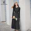 Вязаное платье-трапеция приталенного силуэта в французском стиле