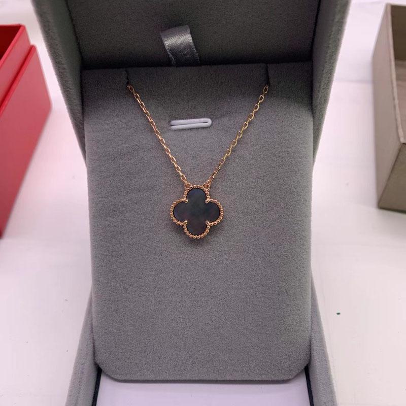 Легкое роскошное ожерелье с подвеской в виде четырехлистного клевера, рябчика, красного агата и малахита на золотой цепочке