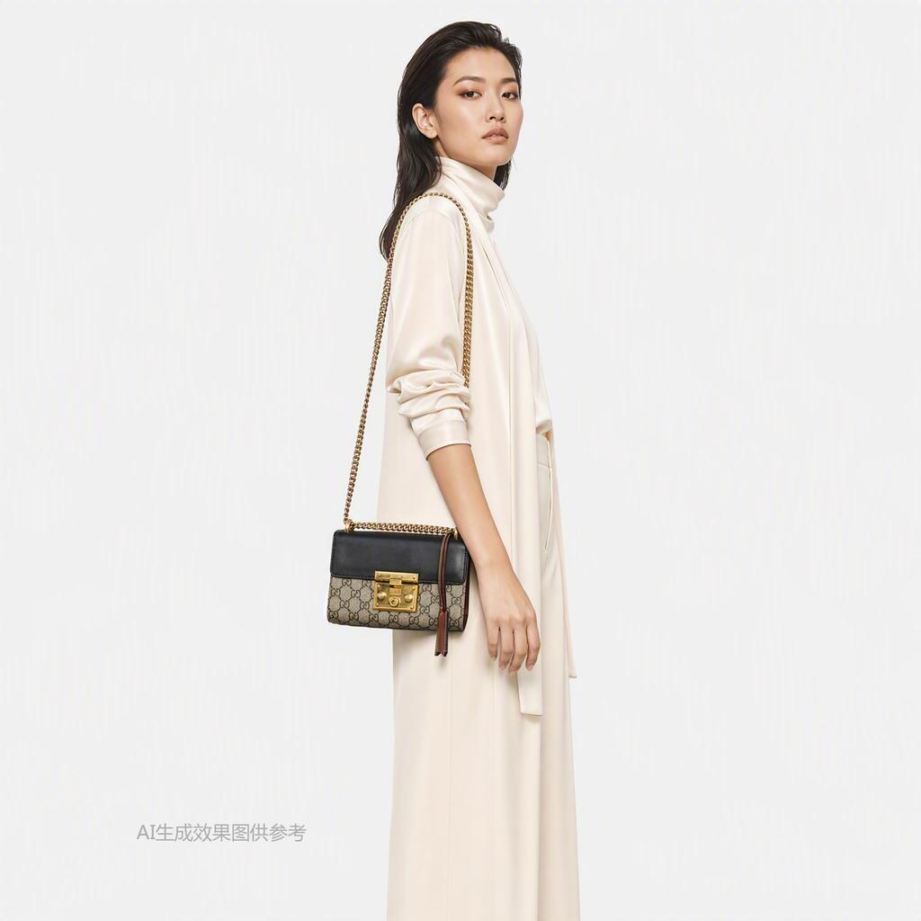 [Pre-Owned] Padlock Chain Crossbody Bag - Very Good #1EKZ1T4