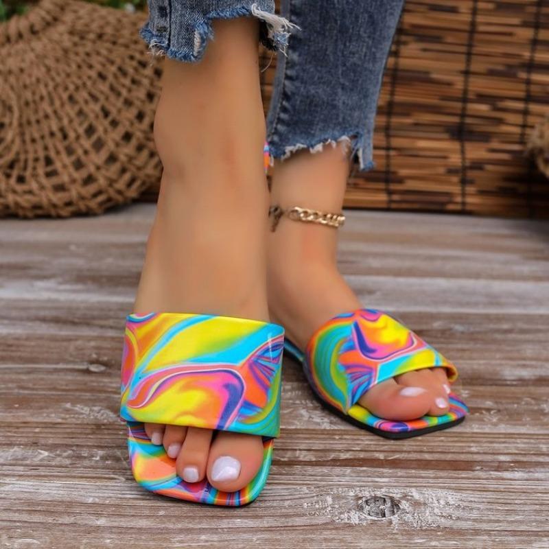 Мода 2024 года Обувь для женщин Новые модные базовые женские тапочки Летние уличные тапочки на плоской подошве с квадратным носком Цветные тапочки