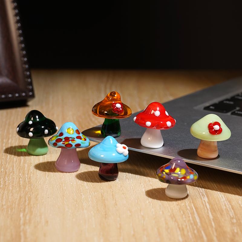 Семейство грибов Стеклянные украшения ручной работы Милая глазурованная фигурка гриба Мини-украшения для автомобиля Креативные праздничные подарки Оптом Новинка