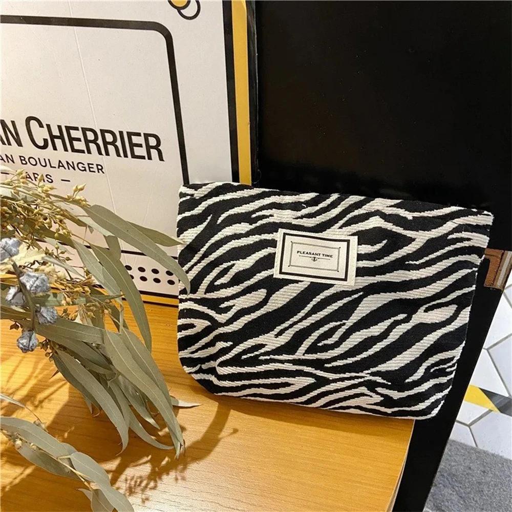 1PC Leopard Print Makeup Bag Large Capacit -Fashion Zebra Cosmetic Pouch Travel Toiletry Organizer for Women Girls Wash Handbag