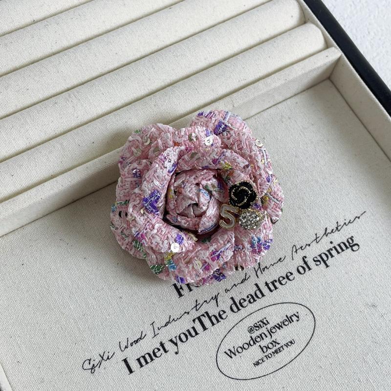 Korean Fabric Camellia Brooches For Women Handmade Flower Lapel Pins Elegant Clothing Jewelry Accessories Corsage
