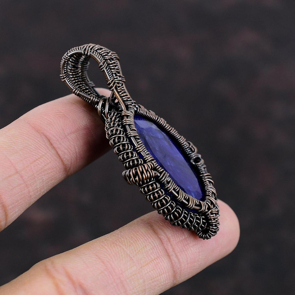 Кулон с граненым синим сапфиром, медная проволока, ювелирные изделия, кулон ручной работы, медный кулон с драгоценным камнем, подарок на годовщину, кулон, завернутый в проволоку