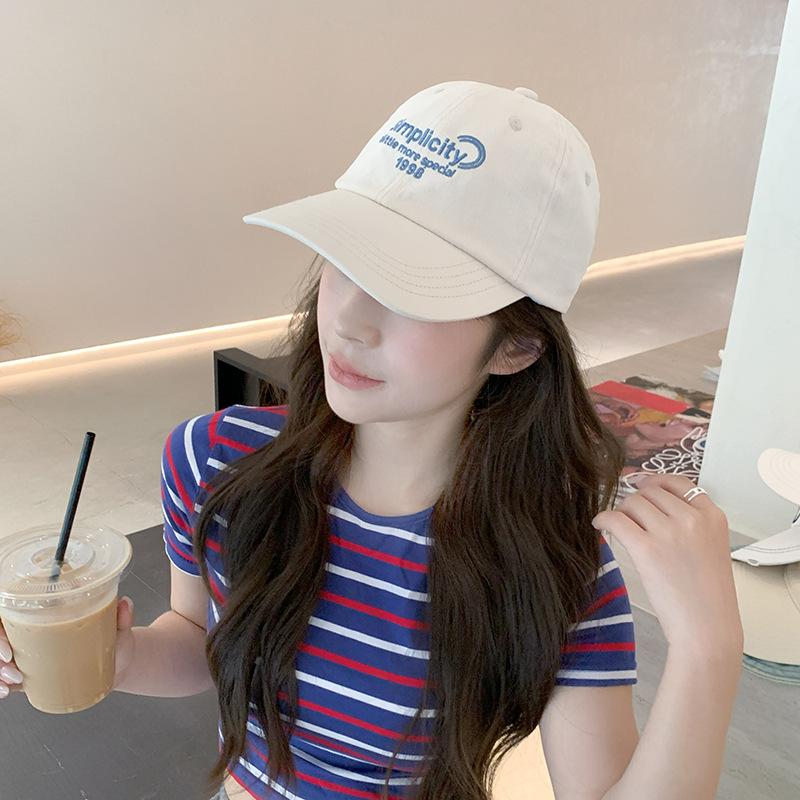 Бейсболка с вышивкой букв Новая корейская бейсболка Женская бейсболка с широкими полями для лица Буквы Защита от солнца Бейсболка