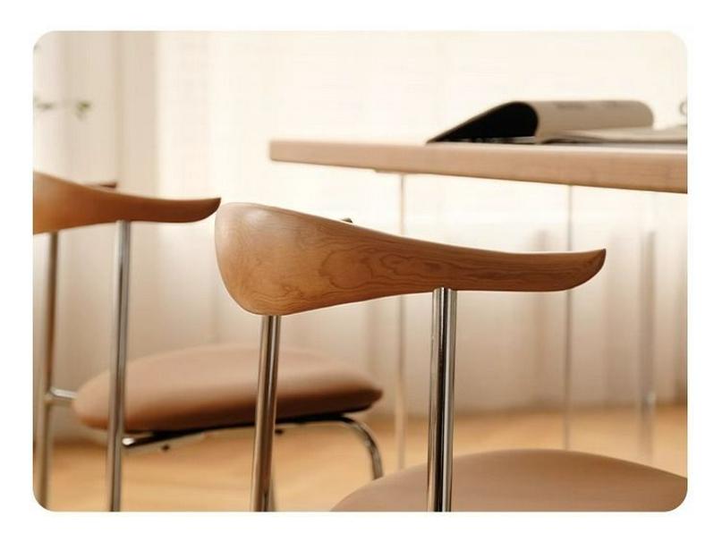 Минималистичный обеденный стул из массива дерева в стиле середины века с спинкой