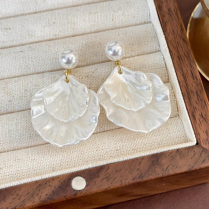 Simple temperament 111 silver needle pearl shell stud earrings female, design sense fringed fan shell earrings versatile earrings