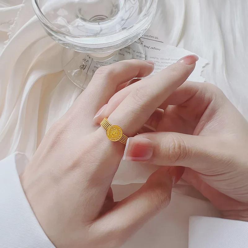 Кольцо из титановой стали «Голова королевы»: Высококачественная модная одежда для женщин.