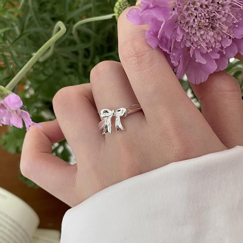 Trendy Minimalist Korean Vintage Stacking Rings for Women - Influencer-Approved Light Luxury Style.