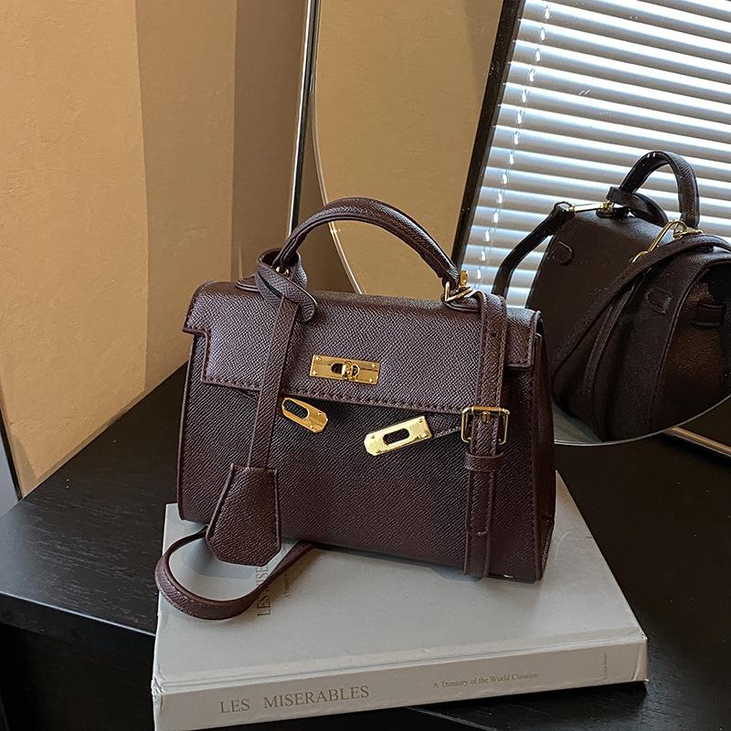 Модная ретро нишевая маленькая квадратная сумка 2025 новая повседневная универсальная женская сумка через плечо изысканная супер огненная сумочка