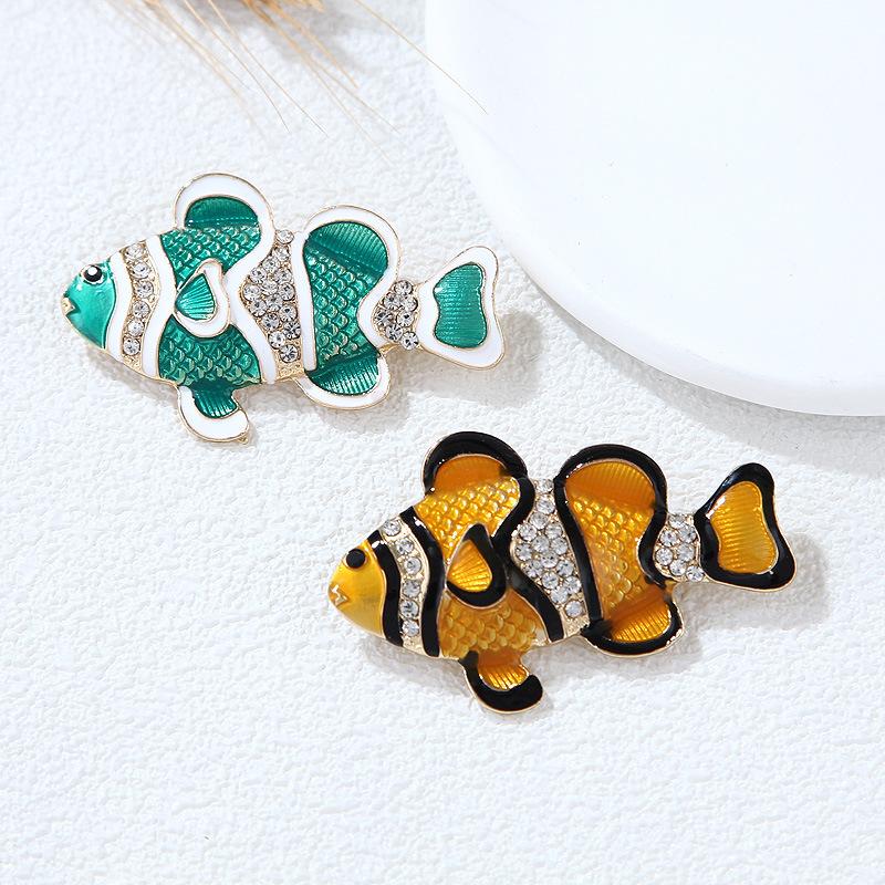Броши в виде рыбы-клоуна с тропическим океаном для женщин, модные очаровательные красочные инкрустированные стразами броши в виде рыбы, животных, булавки, аксессуары для одежды