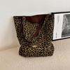 Холщовая сумка с леопардовым принтом: Женская сумка через плечо большой вместимости, коллекция Осень/Зима 2024, новый дизайн двойной сумки.