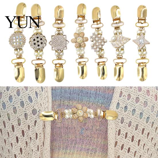 Dress Closure Clips 2Pcs Vintage Sweater for Women Girls, Retro Faux Pearl And Rhinestones Cardigan Clips, Elegant Fashionable Collar Pin Dresses