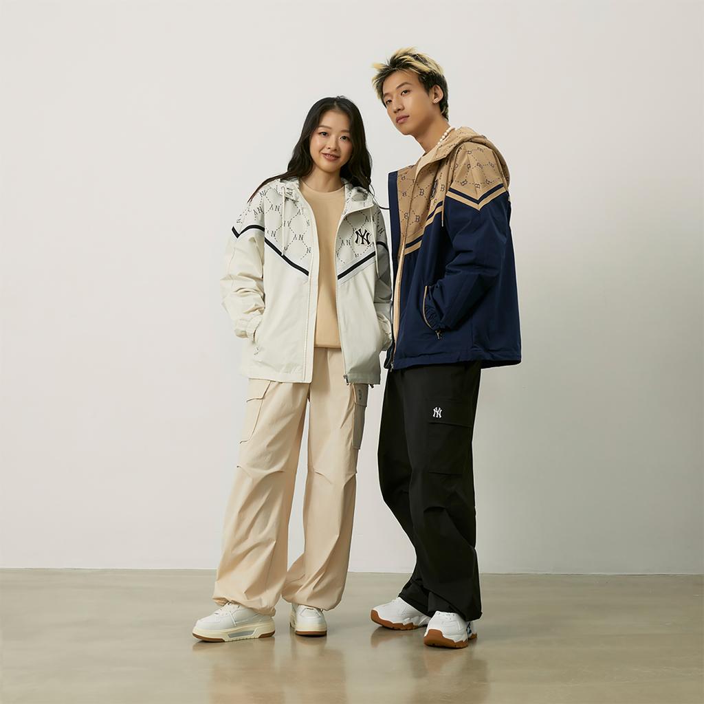 Новая коллекция MLB MONOGRAM Куртка ветрозащитная унисекс Boston Red Sox FW24 Светло-бежевый 3AWJM0144-43BGL