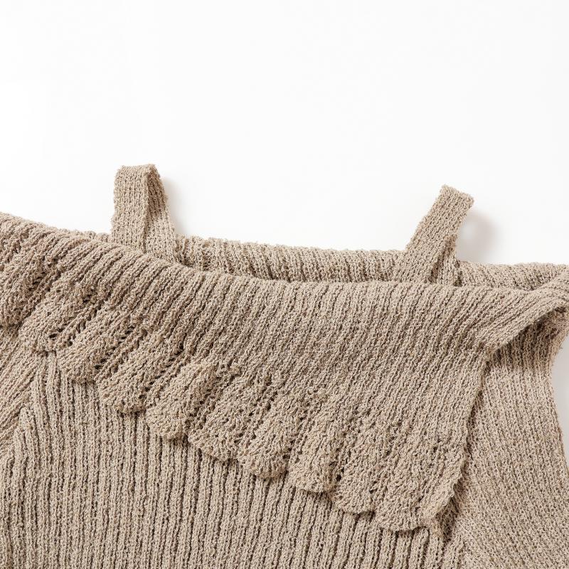 Longsleeved knitted pullover sweater