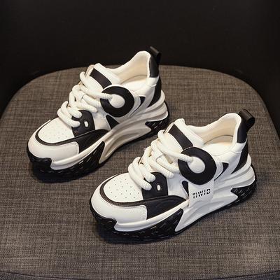 Кроссовки папины черные и белые платформа с внутренней высотой женские 2025 осень новые повседневные модные универсальные маленькие белые спортивные туфли трендовая обувь