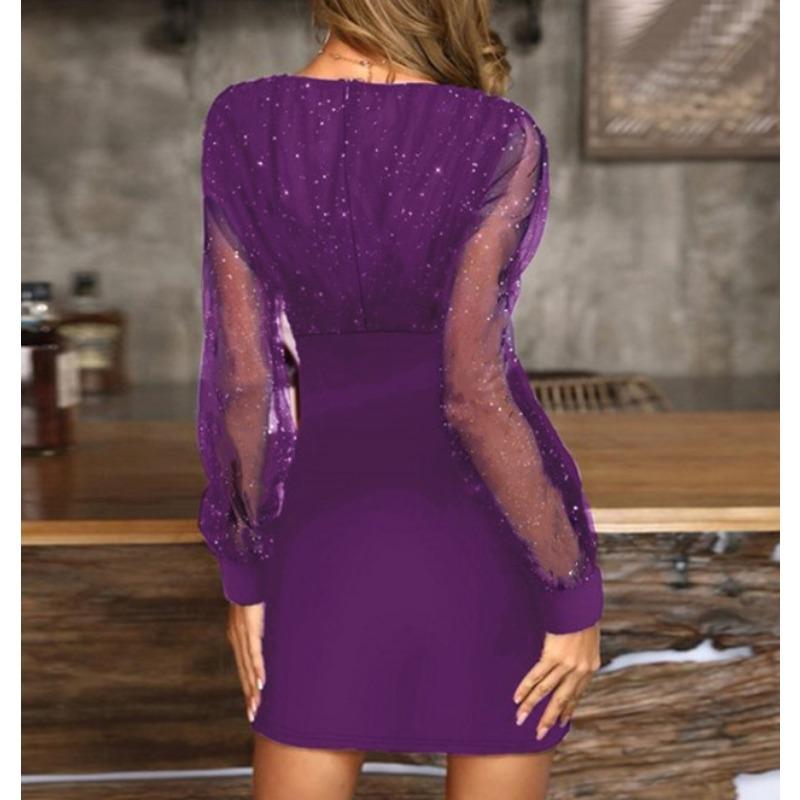 Платье с V-образным вырезом и пайетками. Приталенное сексуальное платье.