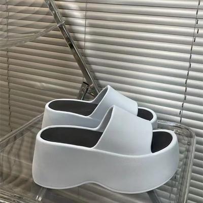 Модные женские шлепанцы 2025 Новые сандалии на высокой платформе 8 см Белые массивные шлепанцы Женская летняя обувь Женские шлепанцы для увеличения роста