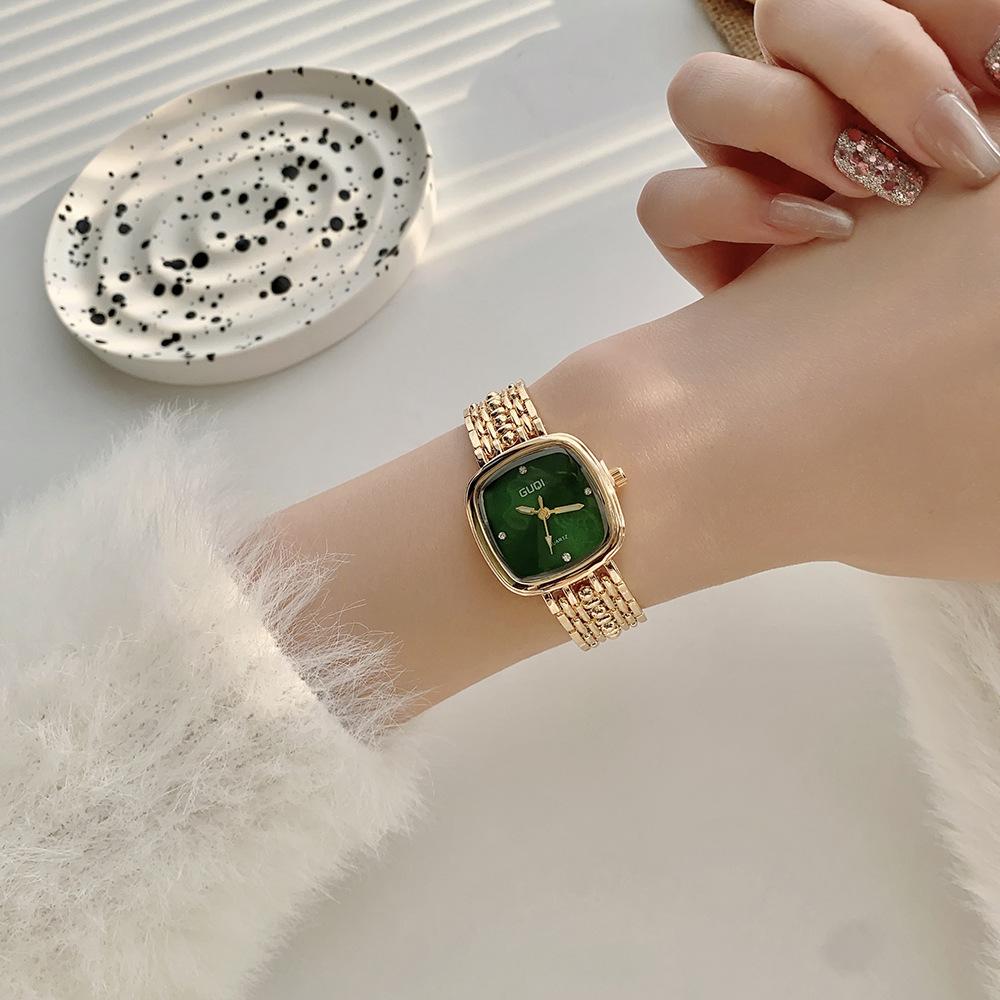 Простые маленькие квадратные часы женские ретро литературные и художественные маленькие ароматные кварцевые часы высококлассные маленькие золотые часы