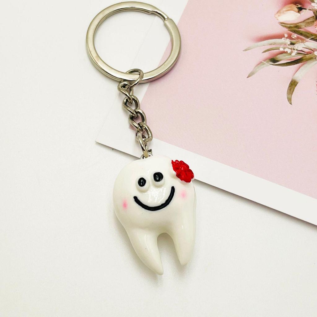 Creative Smile Face Resin Keychain - Personalized Gift Bag Charm & Activity Freebie