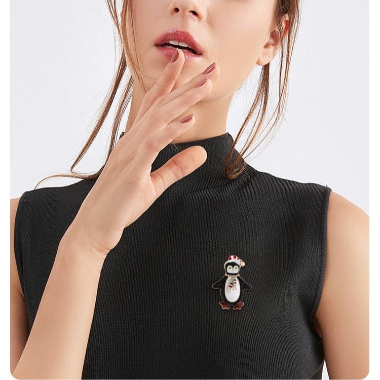 New Christmas penguin brooch, fashionable and cute, animal holiday clothing accessories, chest flower, collar pin