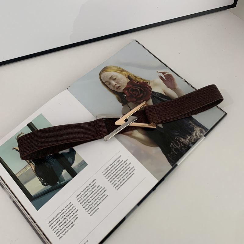 Шикарный пояс с треугольной пряжкой для женщин в элегантных черном и бежевом цветах, идеально подходящий для осенней моды