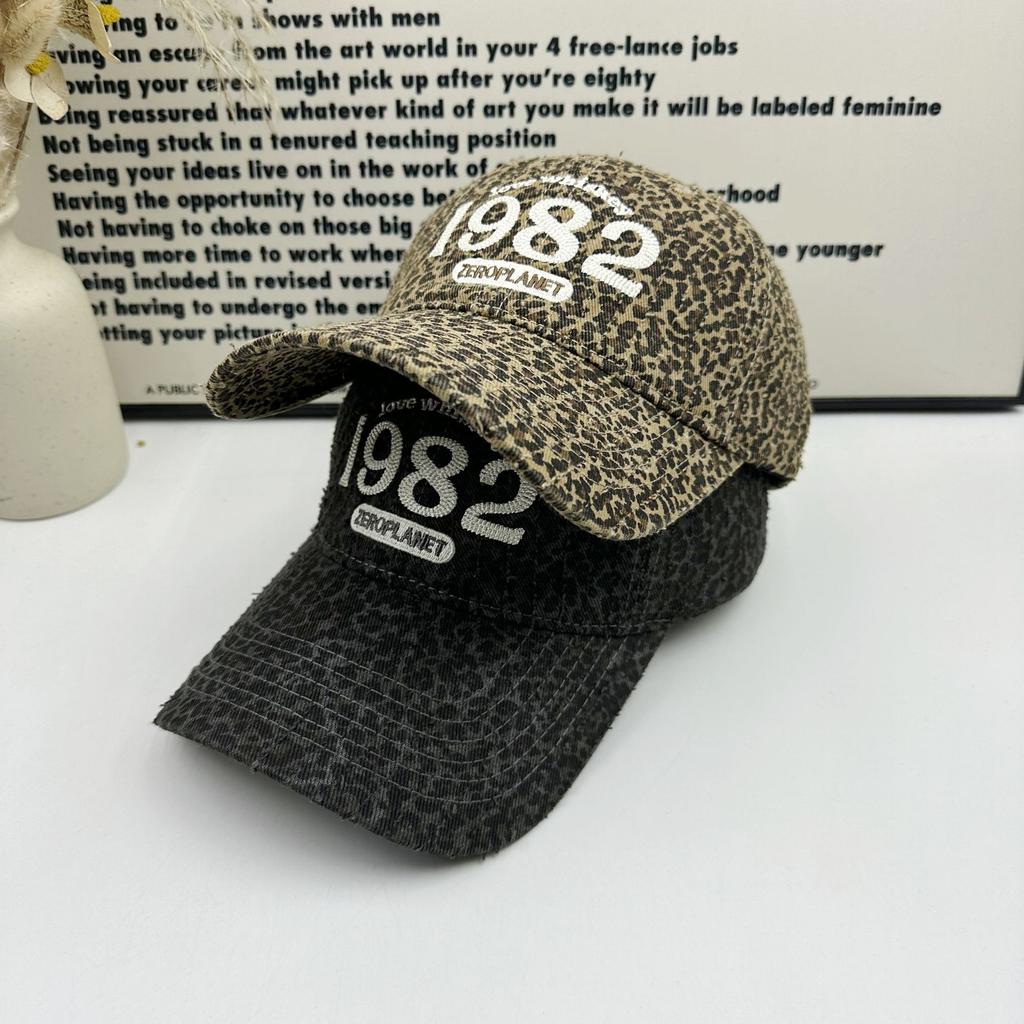 Retro leopard print, embroidered baseball cap for women, old edging American street cap to show the face and small shade.