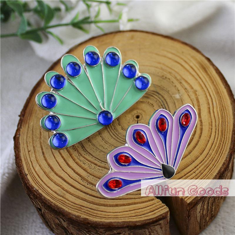 [TG835]1Pcs Crystal Diamond Peacock Animal Pin Anime Creative Fantail Brooch Role Play Props Men And Women Backpack Jewelry Gift