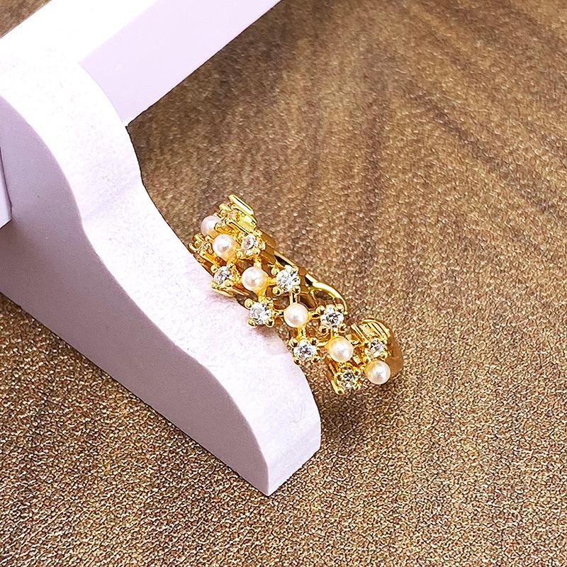 Medieval Light Luxury High-End Geometric Butterfly Full Of Diamonds Zir*****Pen Ring Niche Design Fashion Ring