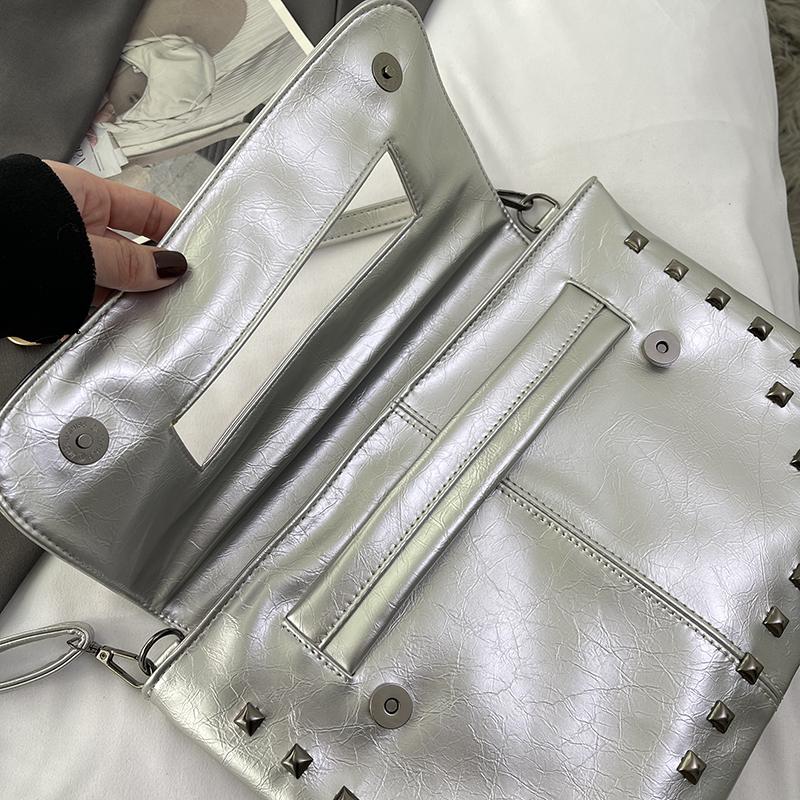 2024 летняя женская сумка-клатч с клапаном, сумка через плечо, корейская модная женская противоугонная сумка-конверт, женская золотистая, черная заклепка, повседневные сумки на плечо