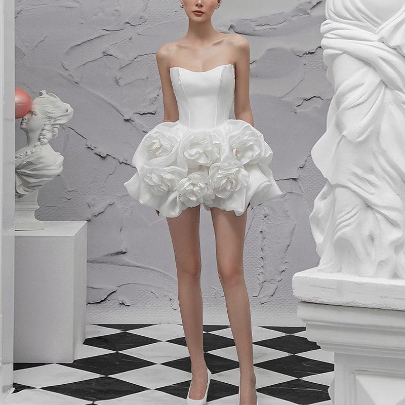 Niche Design 2024 Весна Элегантное белое вечернее платье-труба с 3D-цветочными акцентами