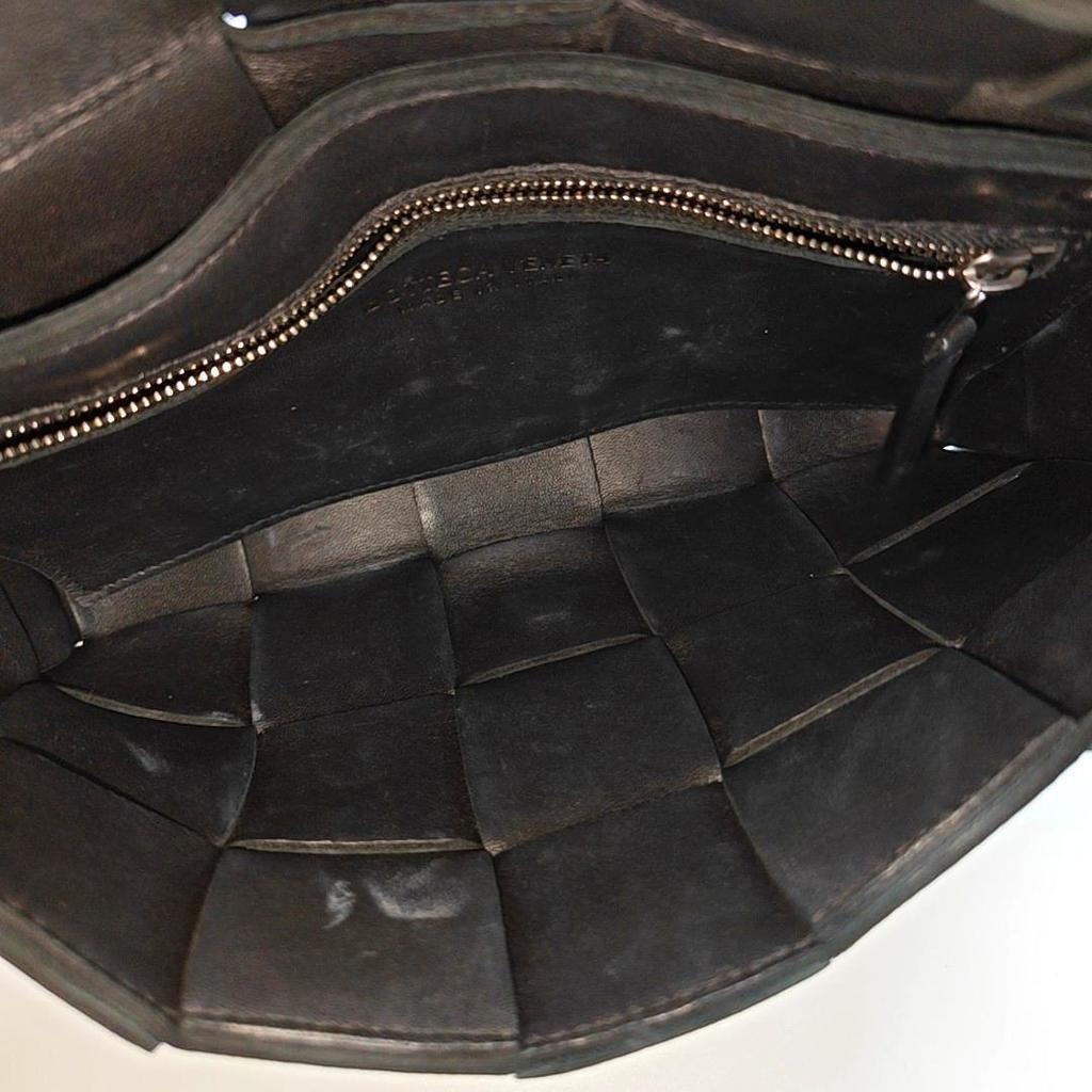 [Pre-Owned] Bottega Veneta Cassette Bag 'Black/Silver' - Very Good #1VFWN5Z