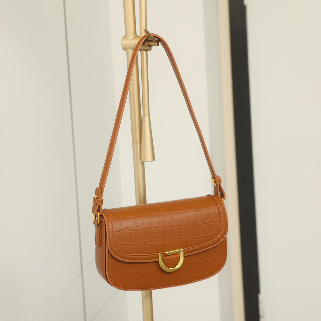 New luxury soft leather baguette bag for women, 2024 autumn trendy underarm commuter bag, versatile shoulder and crossbody bag