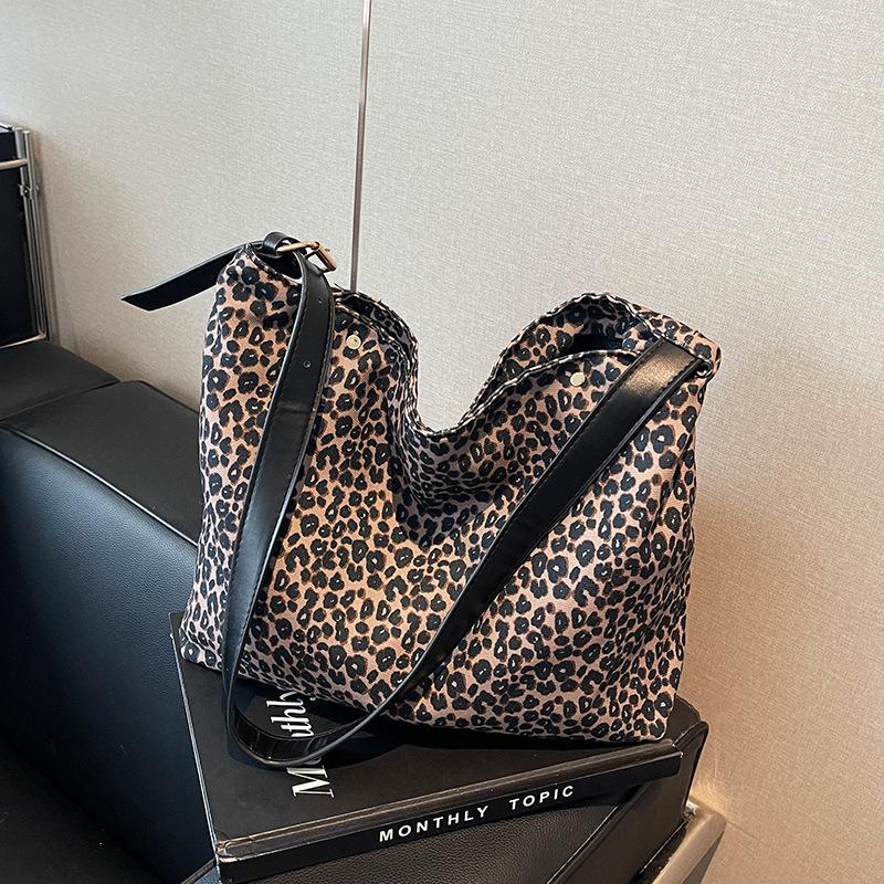 Осенняя замшевая сумка с леопардовым принтом, женская, большая вместимость, сумка-мессенджер через плечо, переносная сумка под мышкой