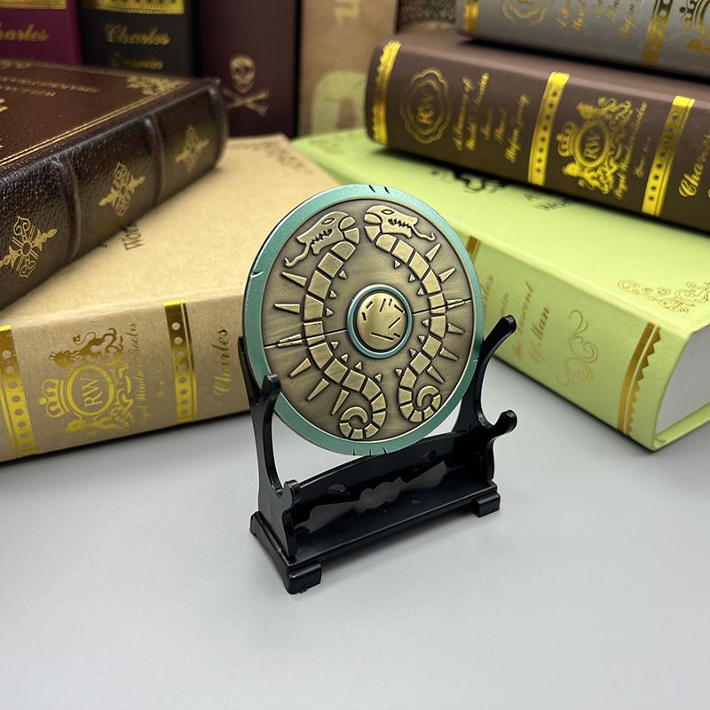 7cm Traveler's Shield Metal Gear Model LoZ Japanese Game Replica Link 1:6 Action Figure Accessory Collectible Decoration Toy Boy