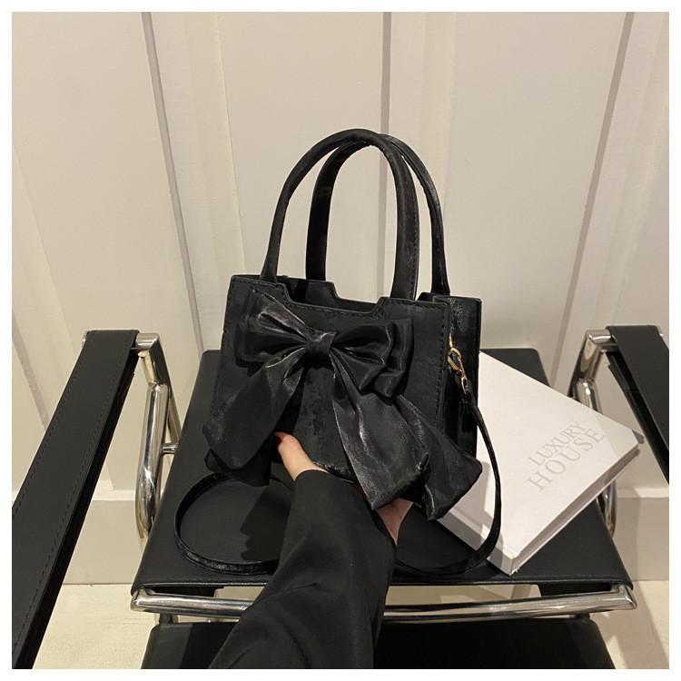 Stylish Fresh Fairy Style Bow Handbag Trendy Mini Square Bag With City Minimalist Design