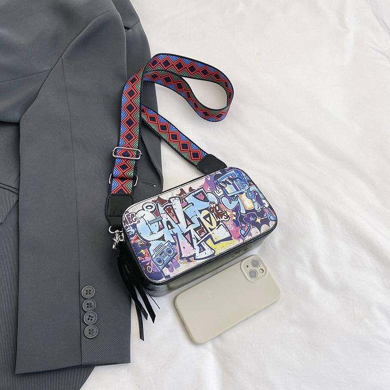 This Year's Popular Bag 2025 New Korean Version of Fashion Graffiti Small Square Bag Ins Internet Celebrity Ladies Messenger Camera Bag